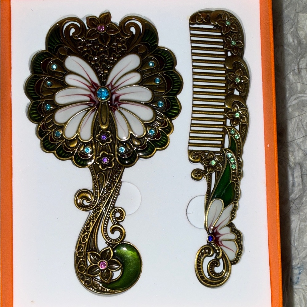 Elegant Butterfly Design Hair Comb and Mirror Set